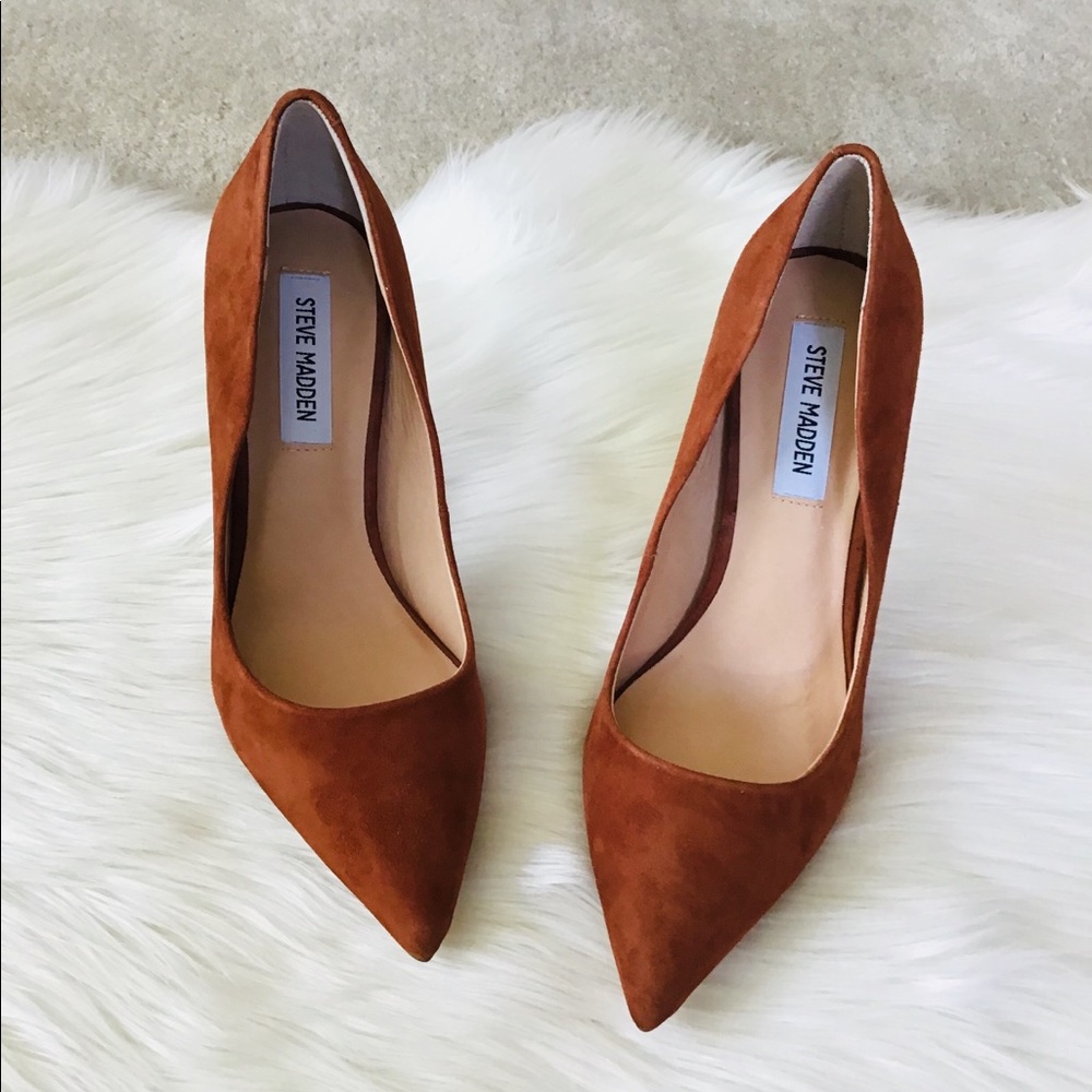 STEVE MADDEN Suede Pumps - Picture 6 of 8